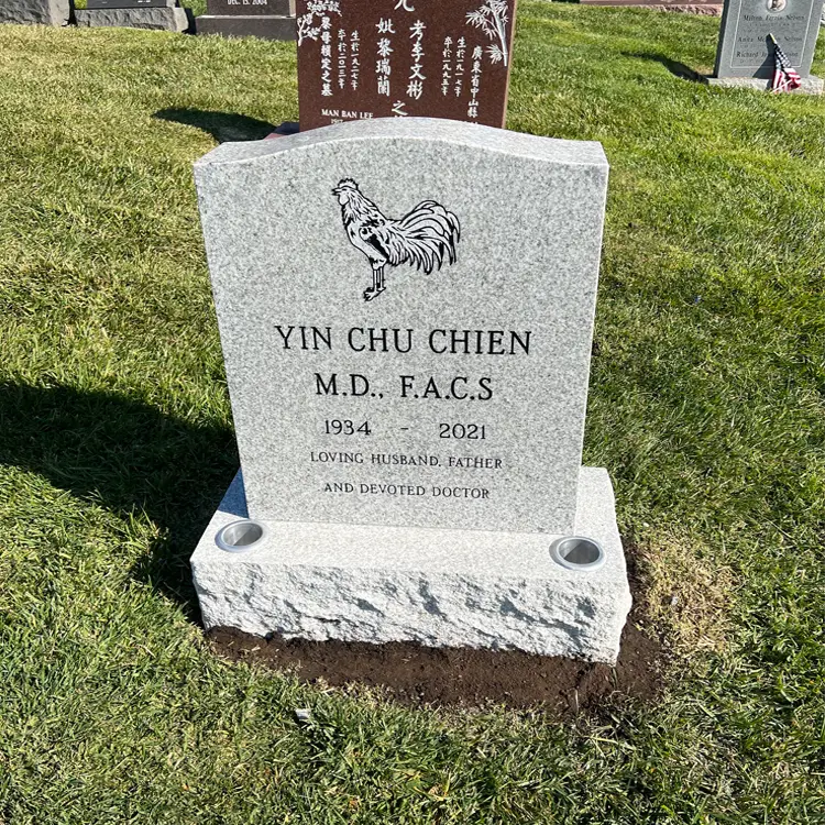 MMUS-18 Upright grey headstone with engraved rooster design